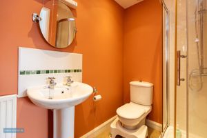 En-suite- click for photo gallery